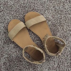 Girls tan fringe sandals